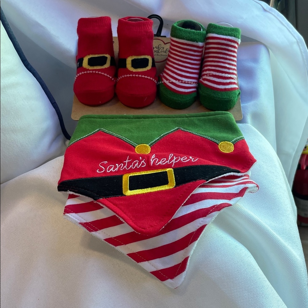 AD SUTTON Festive Red and Green Baby Set 2 pairs socks & 2 bibs